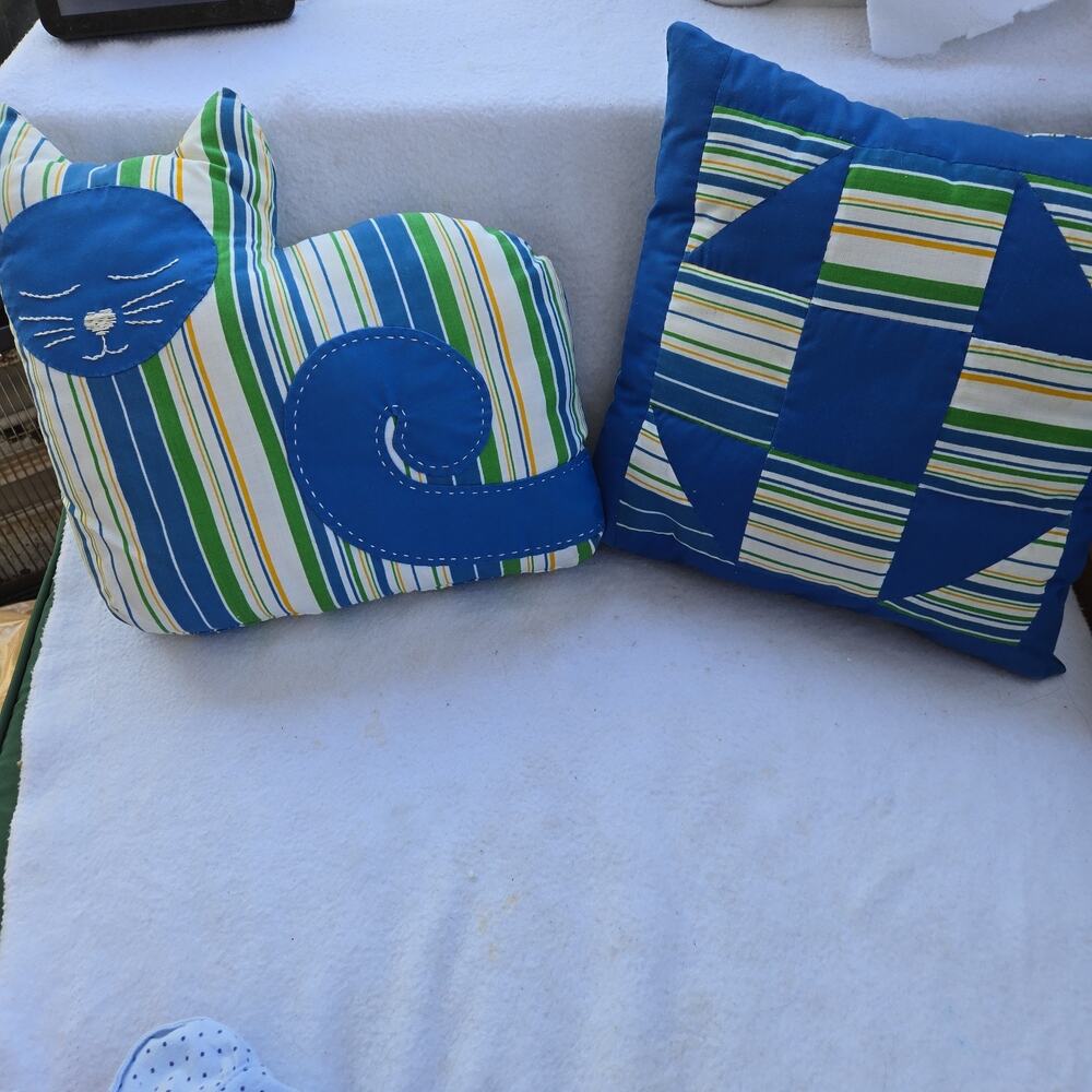 Adorable catpilow with matching patchwork pillow